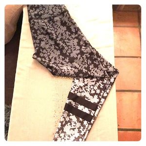 onzie flow geometric leggings